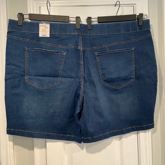 NWT Terra & Sky Size 4X Elastic Waist Split Hem Dark Wash Denim Jean Shorts - Picture 5 of 11